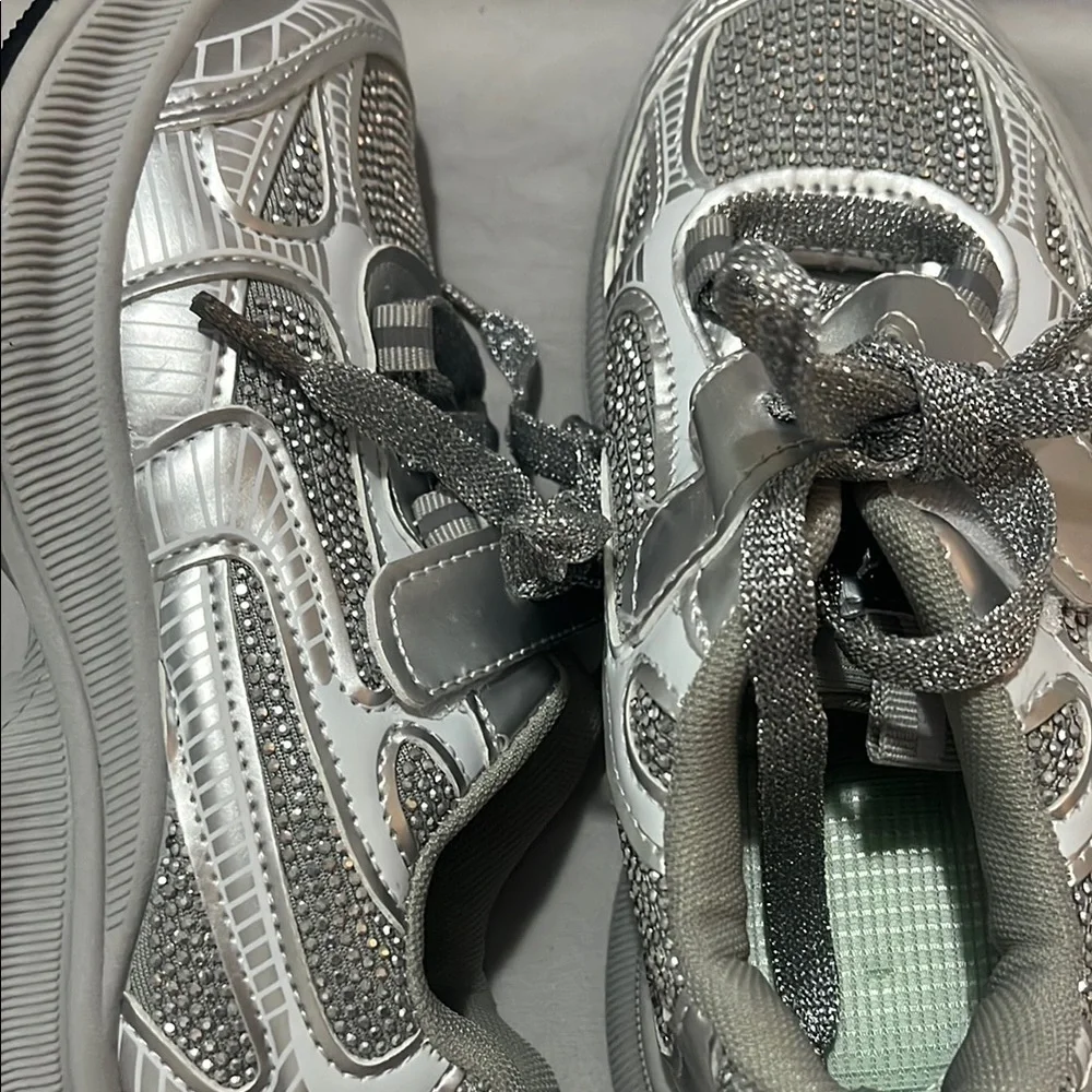 SHEIN Silver and White Sneakers Modern Sporty Design